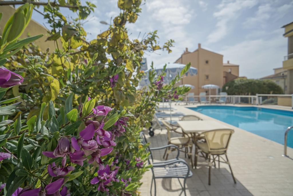 Hotel Residence Il Conero 2 Numana Bagian luar foto