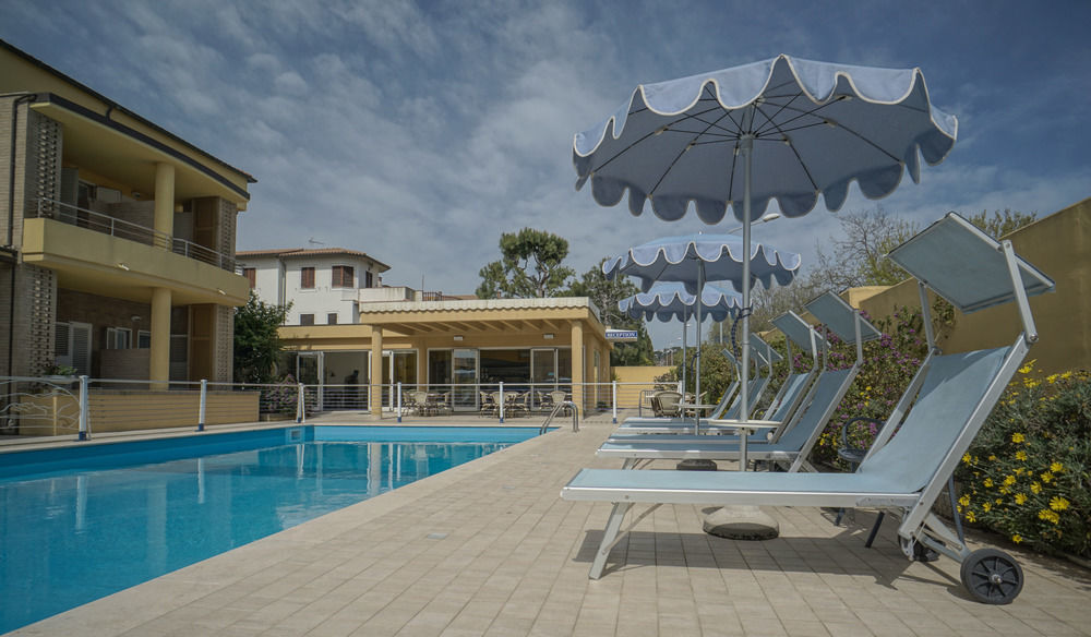 Hotel Residence Il Conero 2 Numana Bagian luar foto