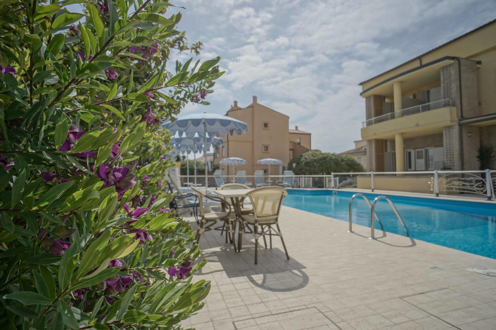 Hotel Residence Il Conero 2 Numana Bagian luar foto