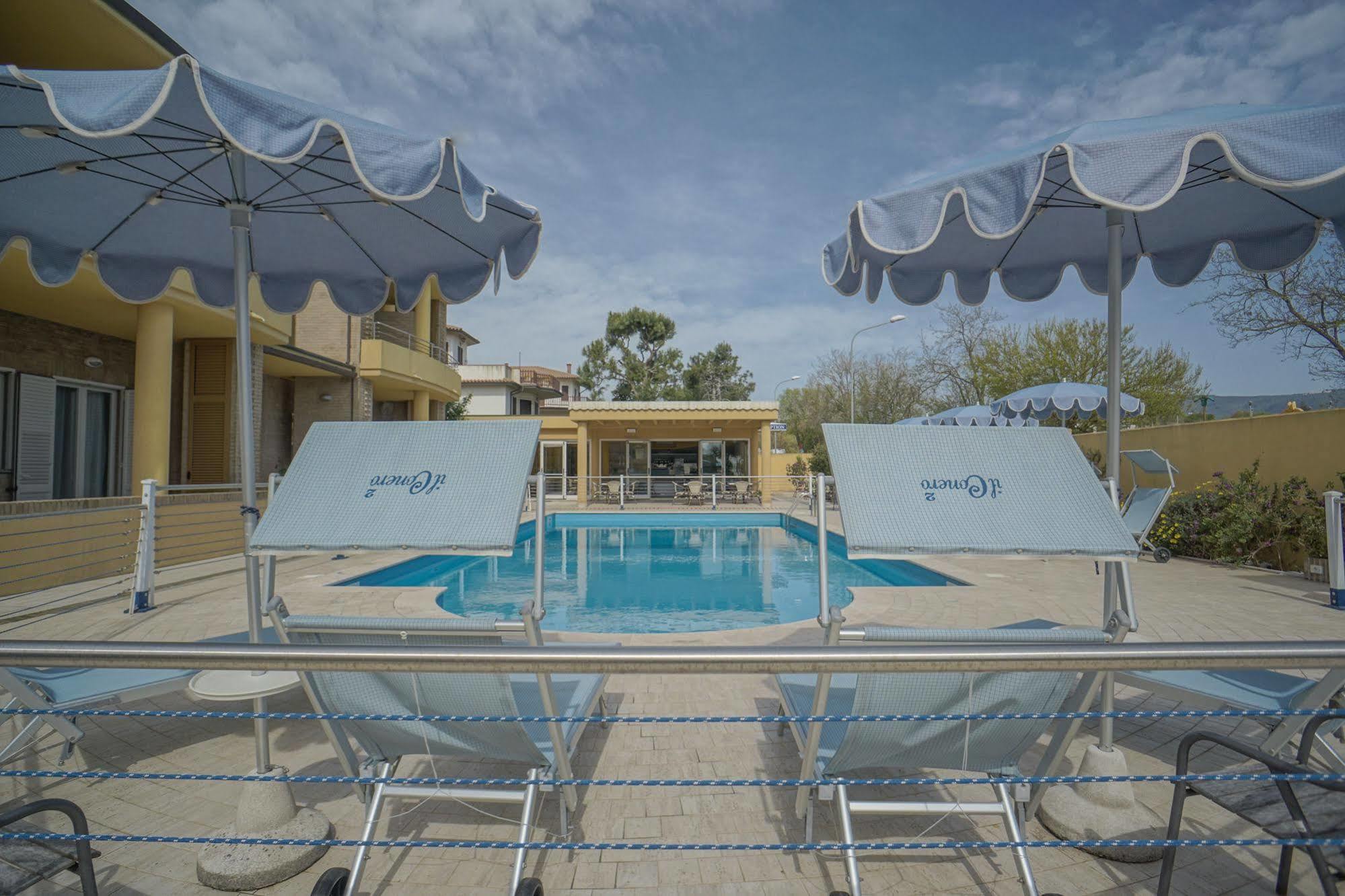 Hotel Residence Il Conero 2 Numana Bagian luar foto